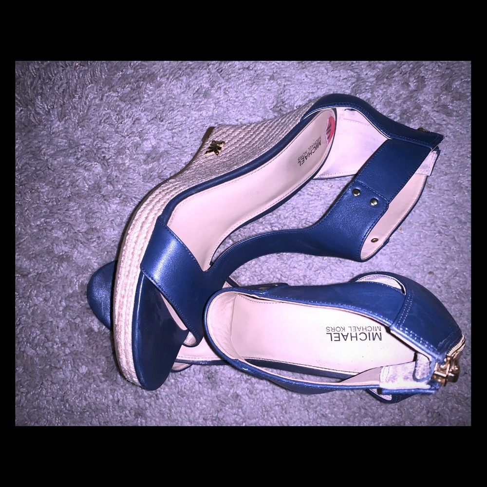 🌺SALE💃🏻 4” Michael Kors back zip wedge
